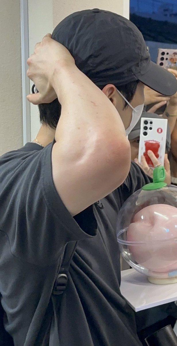 cafe_kidmoon's tweet photo. (축)민현님 키드문 방문🍑

민현님 생일을 축하드립니다💕
저희 키드문 방문해주셔서 넘넘 감사합니다!
가렸는데도 뿜어져 나오는 미모에 그저 황홀

예쁜 생일카페 준비해주신 @hwangdoaeongdan 스탭분들 고생 많으셨어요🧡

✔️민현님 생일 이벤트는 내일까지 진행됩니다! https://t.co/wIJbtLz7qj