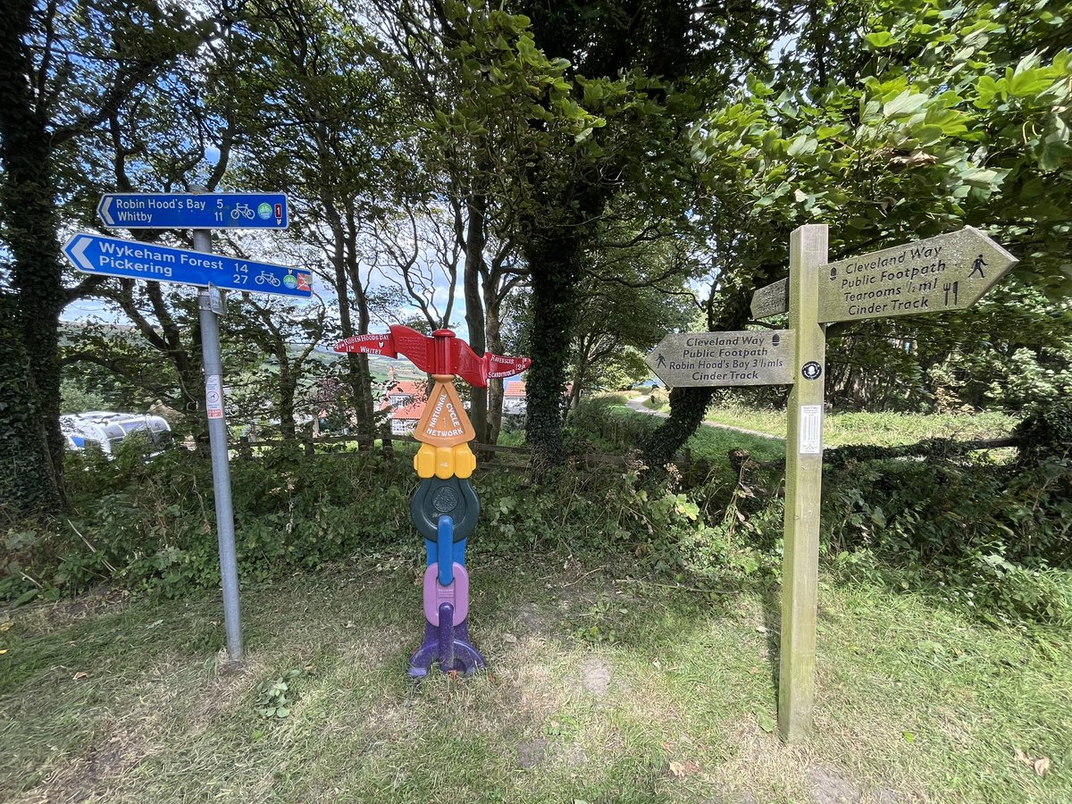 Triple whammy for #FingerpostFriday although they all show different distances to Robin Hood’s Bay! <a href="/FingerpostFri/">Fingerpost Friday</a> <a href="/LakesStiles/">Stiles</a> <a href="/NationalTrails/">National Trails</a> <a href="/NorthYorkMoors/">North York Moors NP</a>