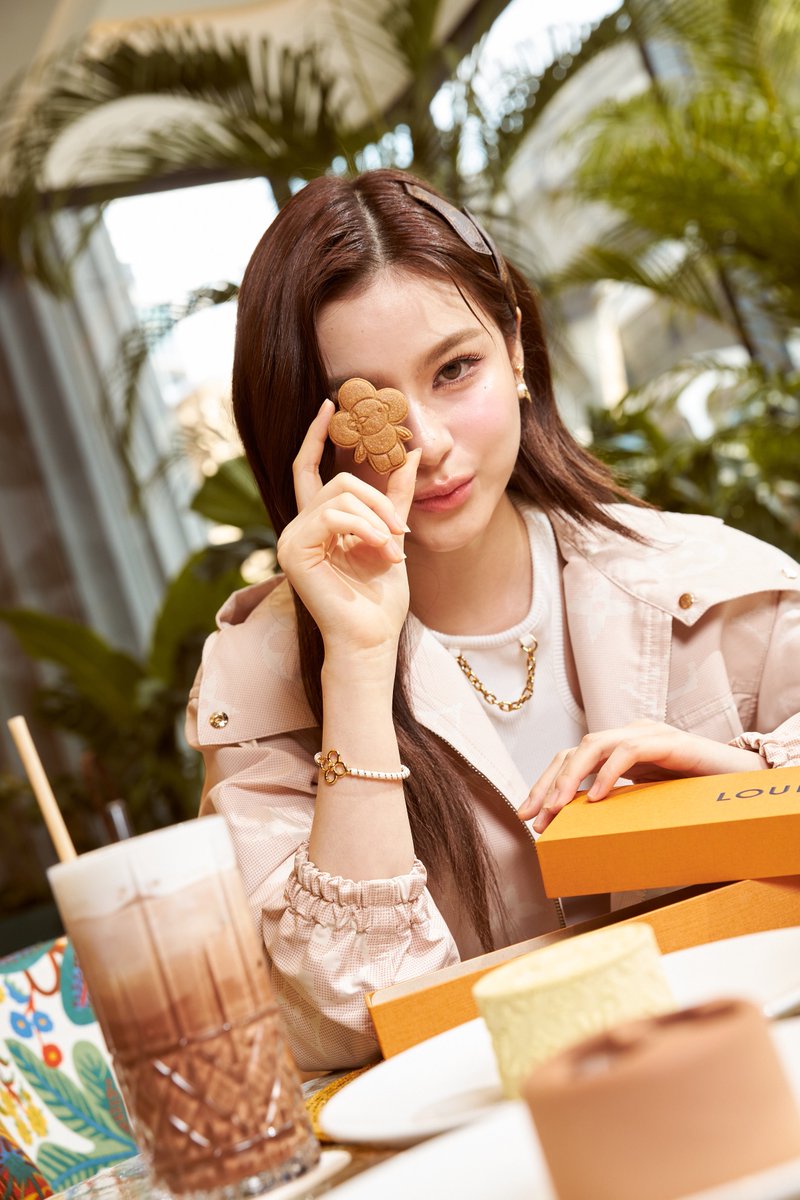 สวยคุณหนู! สาว #พรีมชนิกานต์ อัปลุคสวย พร้อมมาเช็คอินที่ LV The Place Bangkok ที่จัดเต็มมุมถ่ายรูปสุดเก๋ในนิทรรศการ คาเฟ่ ร้านอาหาร และรีเทลสโตร์ไว้ที่นี่ 💚

#primiily 
#LVThePlace #LouisVuitton 
#MintNews