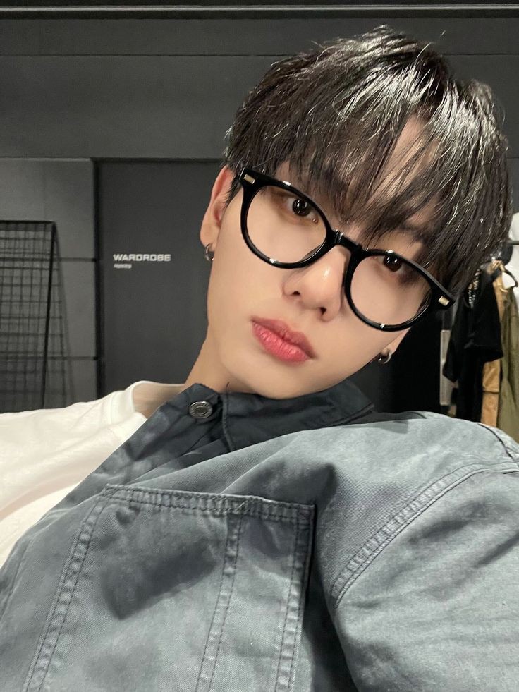 🌸ganteng banget orang ini.