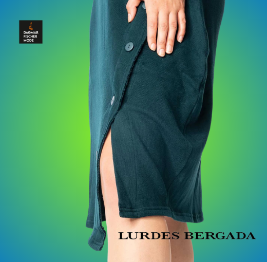 dfischermode's tweet image. Avantgarde trifft auf Alltagstauglichkeit! 💙 Dieses asymmetrische Kleid von Lurdes Bergada setzt ein stilvolles Statement und bietet Bewegungsfreiheit mit einem Hauch von Verführung. #LurdesBergada #FashionInnovation #StyleWithEdge #WomanEmpowered 

dagmarfischermode.de/de/kleidung/st…
