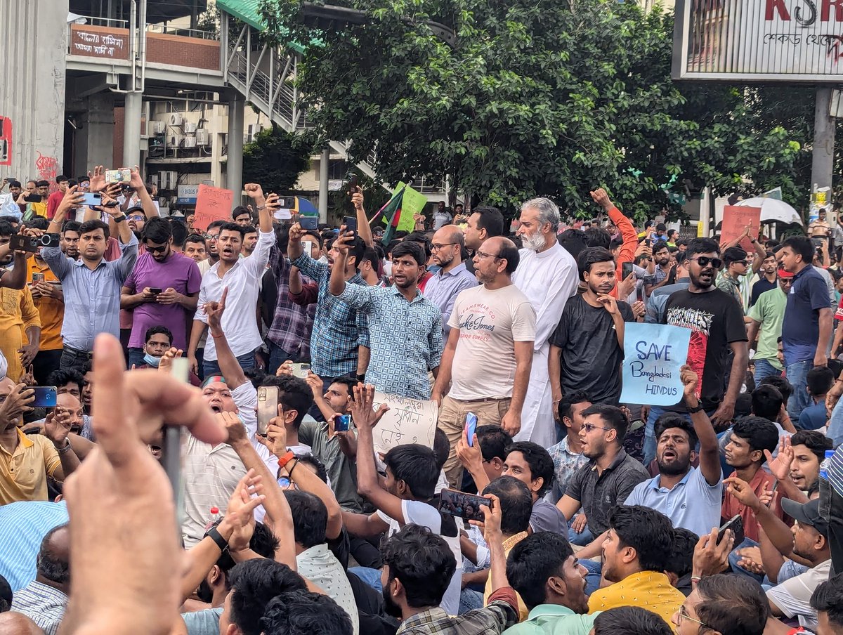 Thousands of Hindus gathered today on Shahabag, Dhaka for protesting against communal attacks in Bangladesh. If they were safe, why would they do this?#SaveBangladeshiHindus
#SaveBangladeshiMinorites
#savebangladeshihindustemple
#HelpBangladeshiHindus 
#AllEyesOnBangladeshiHindus