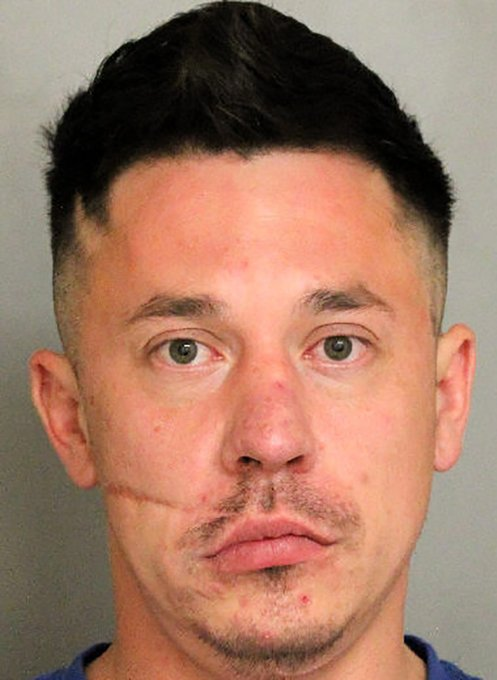 TrueCrimeUpdat's tweet image. #MISSINGPERSON Canada - Arthur Ducharme, 32

MISSING FROM: #ThePas #Manitoba

LAST SEEN: in the Swan River/Mafeking area around July 2, 2023

Indigenous, 5'10", 157 lbs, short black hair, amber green eyes, large scar on the right side of his face, several tattoos 

🙏 #TrueCrime