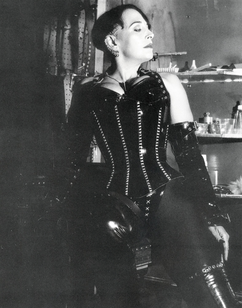vintagefemdom  / X