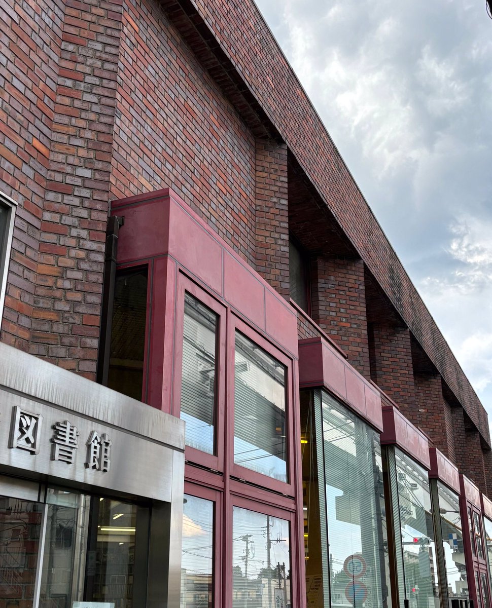 久しぶりに本を借りに