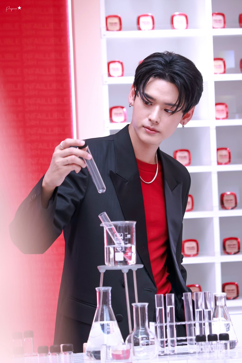 perpiece2823's tweet photo. 240809 | #LOrealInfaillibleทางลัดงานผิว 

อาจารย์เคมีให้3ผ่าน 🫡✅

————————✧₊˚.  

#NAY_PERSES 
#PERSES_TH #PERSES
#LOrealParisTH #LOrealMakeupTH https://t.co/C2s6q4IcRC