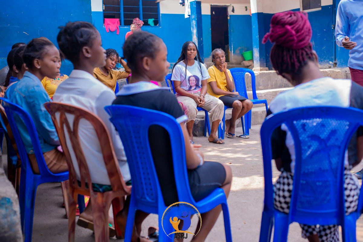 Asrjrdcongo's tweet photo. #JIJ2024

En marge de la journée internationale de la jeunesse, @Asrjrdcongo, au cours d'une causerie éducative, sensibilise les ados et jeunes du quartier #Mimosa à Kinshasa sur les mesures préventives contre les MST/VIH SIDA, grossesses non désirées et avortements clandestins. https://t.co/vcnvbSNdAB