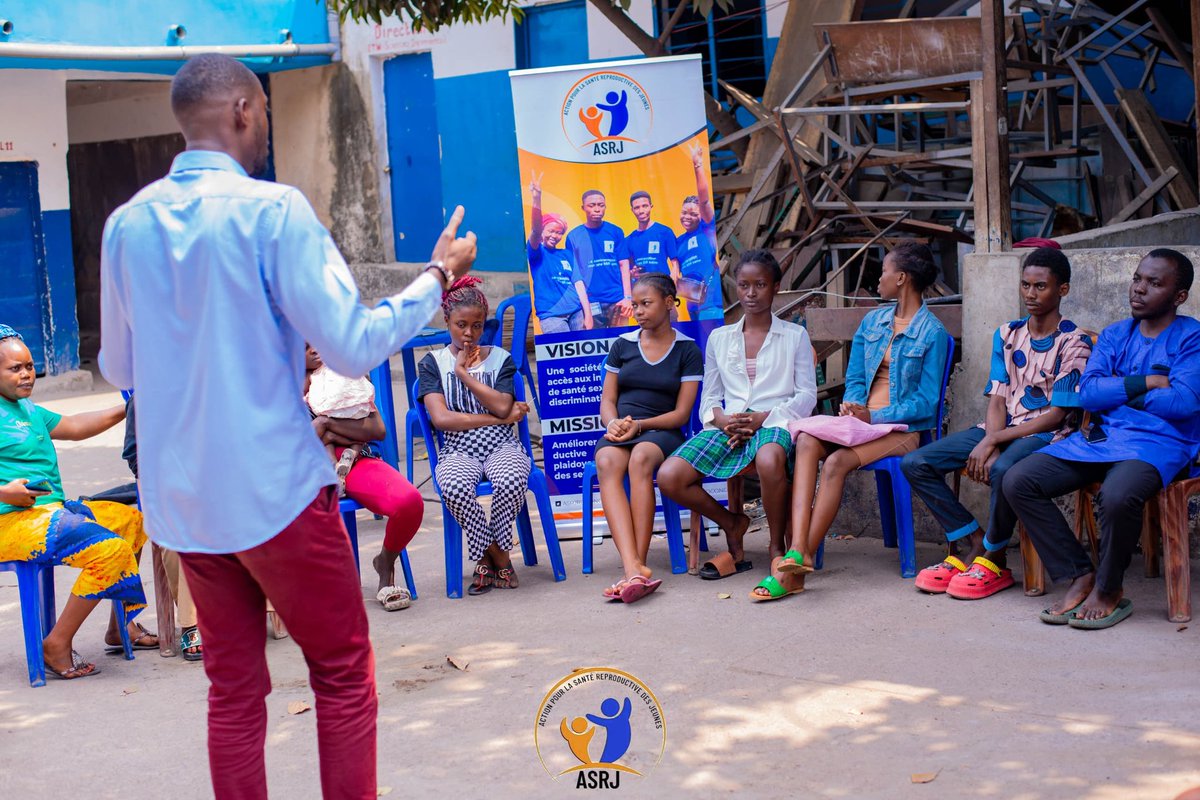Asrjrdcongo's tweet photo. #JIJ2024

En marge de la journée internationale de la jeunesse, @Asrjrdcongo, au cours d'une causerie éducative, sensibilise les ados et jeunes du quartier #Mimosa à Kinshasa sur les mesures préventives contre les MST/VIH SIDA, grossesses non désirées et avortements clandestins. https://t.co/vcnvbSNdAB