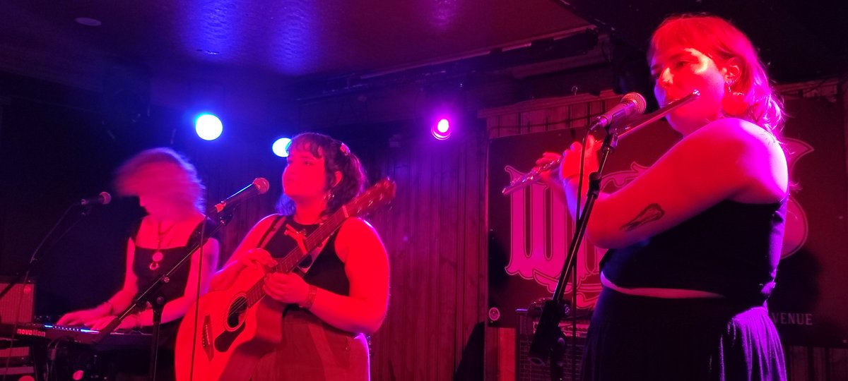 1000GigGuy (@1000gigguy) on Twitter photo Had excellent Day1 at
We've Only Just Begun Festival!
<a href="/WOJBFestival/">We've Only Just Begun</a> <a href="/whelanslive/">Whelan's</a>
Saw 6 acts!
We particularly liked...
#DreamBoy: great band/sound right up our alley!
<a href="/Niamh_Bury/">Niamh Bury</a>: beautiful folk vocals
<a href="/amymich3lle/">amy michelle</a>: dark/captivating
Ezra Williams <a href="/Smooth_boiiiiii/">ezra williams</a>: great harmonies Had excellent Day1 at
We've Only Just Begun Festival!
<a href="/WOJBFestival/">We've Only Just Begun</a> <a href="/whelanslive/">Whelan's</a>
Saw 6 acts!
We particularly liked...
#DreamBoy: great band/sound right up our alley!
<a href="/Niamh_Bury/">Niamh Bury</a>: beautiful folk vocals
<a href="/amymich3lle/">amy michelle</a>: dark/captivating
Ezra Williams <a href="/Smooth_boiiiiii/">ezra williams</a>: great harmonies