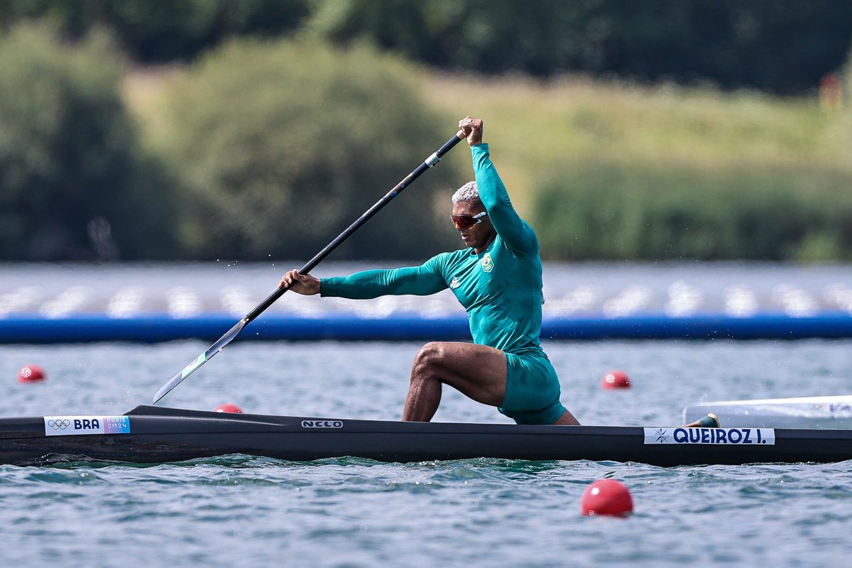 Que coisa linda e emocionante ver a garra de Isaquias Queiroz! Na reta final da prova de canoagem, ele deu uma arrancada e saiu de quinto para segundo lugar. É medalha de prata, Brasil!!! #JogosOlímpicos2024