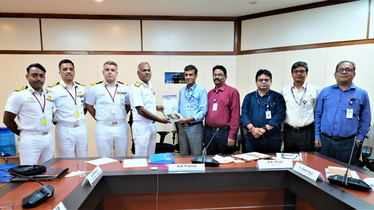 indiannavy's tweet photo. VAdm AN Pramod, Director General Naval Operations chaired the 3rd meeting of Inter-agency Committee for Recovery Operations (ICRO) for upcoming #Gaganyaan missions at @isro Headquarter, Bengaluru.
On the sidelines of the ICRO meeting, VAdm AN Pramod also called on Dr S Somanath, Chairman ISRO & Secretary DoS.