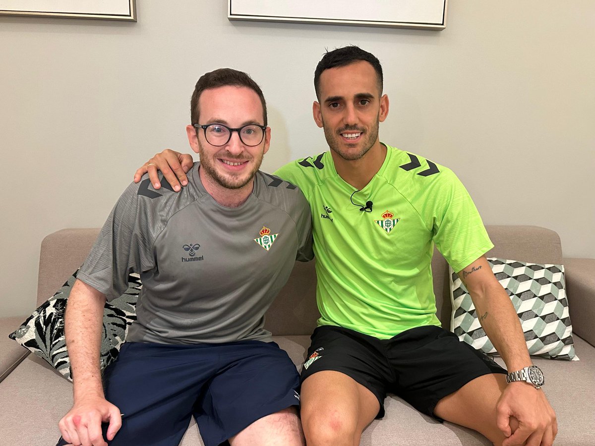 El <a href="/RealBetis/">Real Betis Balompié 🌴💚</a> pone rumbo esta tarde a Alemania para terminar la pretemporada ✈️

Pero antes... ¡Nos espera @Juanmi9395 en <a href="/RTVBetis/">Real Betis RTV</a>!  👑⚽

📺 14:30h | 'TAV'  
🎙 15:00h | 'Hora Betis'