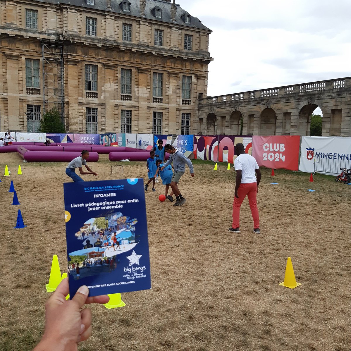 BigBangsFrance's tweet photo. Nous sommes à Paris pour @Paris2024 ! On y anime nos in'games, des sports réinventés pour permettre à toutes et tous de jouer ENSEMBLE. Merci à @INSEP_PARIS pour l'invitation 🥰 https://t.co/VxiKMAm317