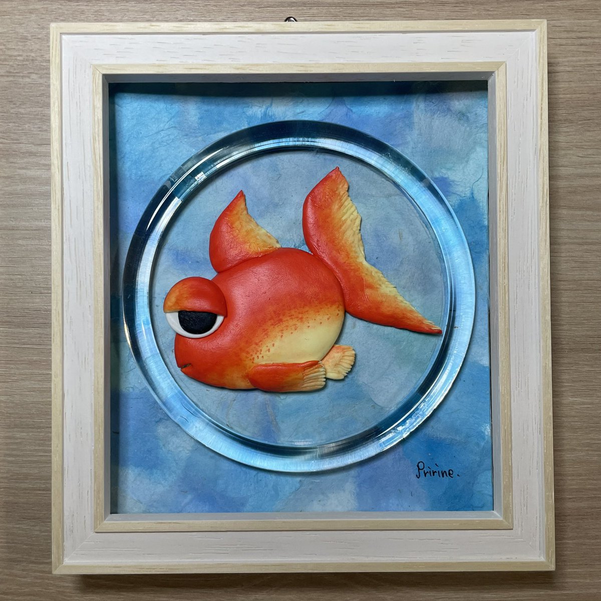 参加させていただいてます。
前半は１点とポストカード２種類のみの出展です。
来週、自宅の引越しという大イベントがありますが、なんとか後半に追加で出展したいと思ってます！
よろしくお願いします。