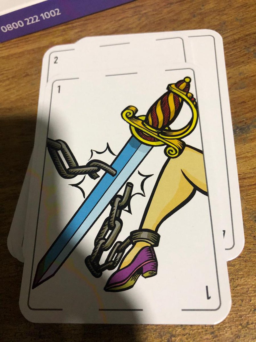 🚨 Un seguidor me manda esto: se encontró tirada una CAJA de NAIPES CON PERSPECTIVA DE GÉNERO, hechos por el anterior Ministerio de Salud Kirchnerista

SE GASTARON 100 MILLONES DE PESOS EN ESTO, y los daban A LOS PIBES EN ESCUELAS

Increíble, pero SE ACABÓ LA AGENDA 2030.