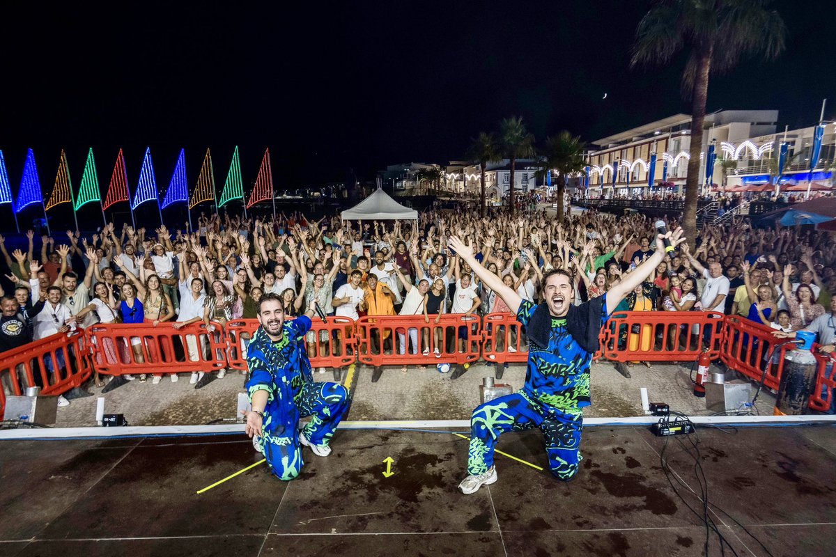 Soube a 🏡 o nosso concerto de ontem nas @festasdapraia 💚

Hoje o 🩰 é na @semanadomaroficial 💙

📹 @lacasanostravideo 

#10AnosdeBaile
#InsertCoin