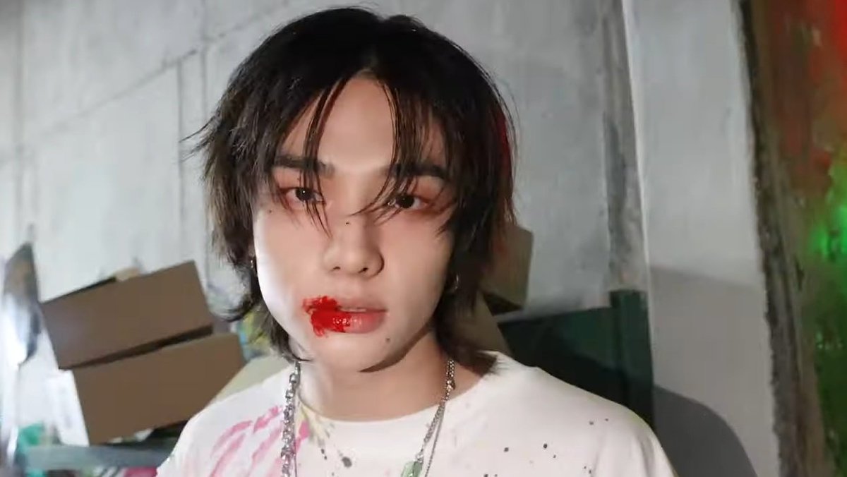 hyunjinpost's tweet photo. he's so handsome https://t.co/JK9l4FVF6v
