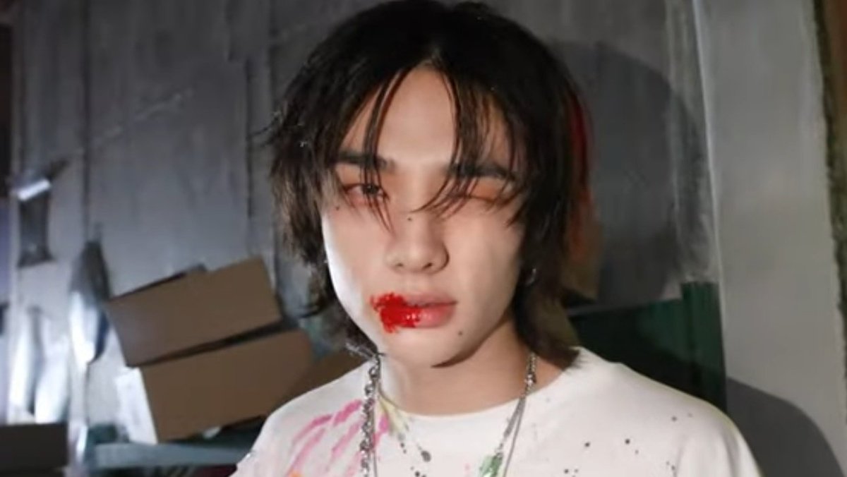 hyunjinpost's tweet photo. he's so handsome https://t.co/JK9l4FVF6v
