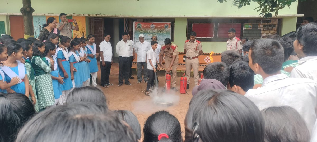 Dy.FIRE OFFICER BHUBANESWAR CIRCLE (@dfobbsr_ofs) on Twitter photo Fire safety mock drill conducted at Govt High school Brahmeswar Patna, Badgada, Sampur, Ghatikia and unit-8 of Bbsr <a href="/bmcbbsr/">BMC</a> <a href="/homeodisha/">Home Department, Govt. of Odisha</a> <a href="/IPR_Odisha/">I & PR Department, Odisha</a> @OdishaF_ES <a href="/SRC_Odisha/">SRC, Govt of Odisha</a> <a href="/SMEOdisha/">EducationOdisha</a> <a href="/CMO_Odisha/">CMO Odisha</a> Fire safety mock drill conducted at Govt High school Brahmeswar Patna, Badgada, Sampur, Ghatikia and unit-8 of Bbsr <a href="/bmcbbsr/">BMC</a> <a href="/homeodisha/">Home Department, Govt. of Odisha</a> <a href="/IPR_Odisha/">I & PR Department, Odisha</a> @OdishaF_ES <a href="/SRC_Odisha/">SRC, Govt of Odisha</a> <a href="/SMEOdisha/">EducationOdisha</a> <a href="/CMO_Odisha/">CMO Odisha</a>