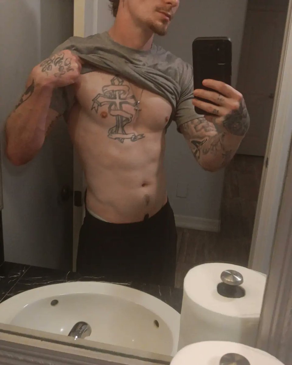 DDale112's tweet photo. Go follow my Only fans if you wanna see more. 😉 https://t.co/QHK5oXfQBk 
New hair cut new me. Ya'll go subscribe to my OF love yall. ❤️😘 if you wanna see it, it's there. 🍆 
#fyp #love #whiteman #onlyfans #comesee https://t.co/2cKaeiBrMG