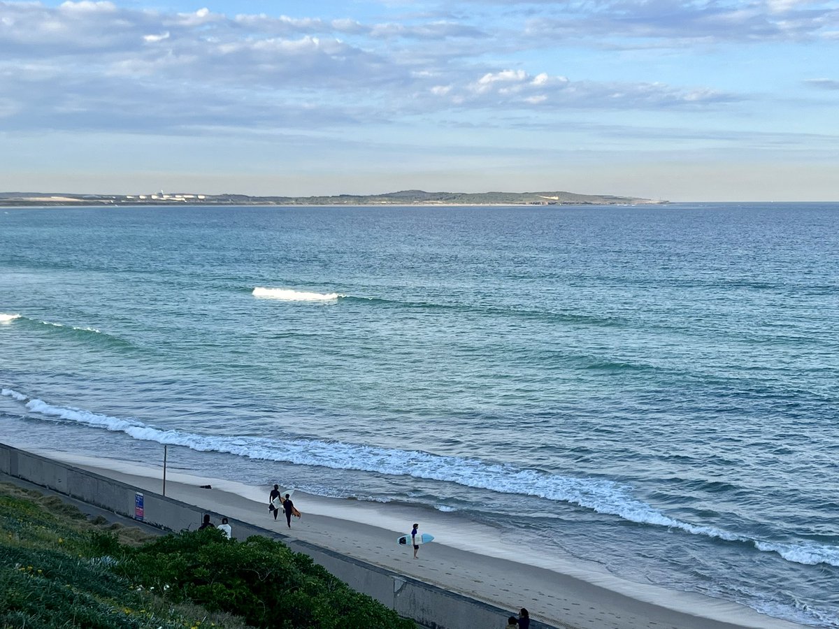 PhoenixBlackNow's tweet image. Day 4: Camping at best friend’s empty apartment before she sells it. Cronulla Beach. #100DaysofHappy