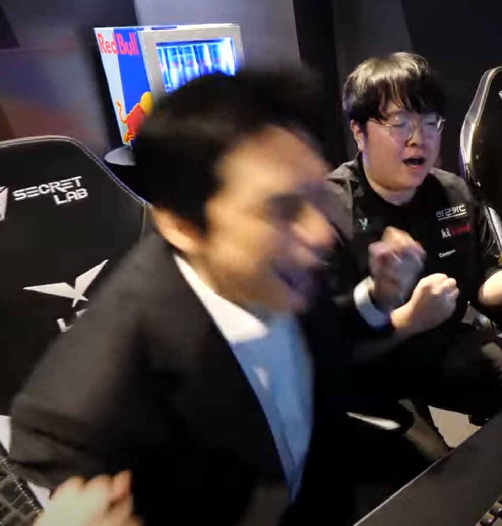 탈롤취소기념 RT이벤트합니더

대상> KT팬 

플옵도 확정안났는데 왜하냐고요?
내기분이 좋으니까.