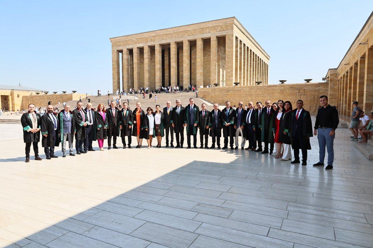 TÜRKİYE BAROLAR BİRLİĞİ, KURULUŞUNUN 55. YILDÖNÜMÜNDE ATA'NIN HUZURUNDA