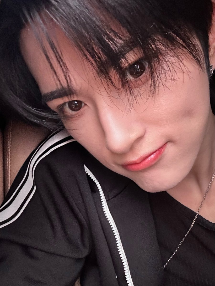 XODIAC_MEMBERS's tweet photo. [#리오] 

쏘블리❤️❤️
이번주 주말 잘 보내🫶🏻

#XODIAC #소디엑 #LEO #리오 https://t.co/faBDthMwwt