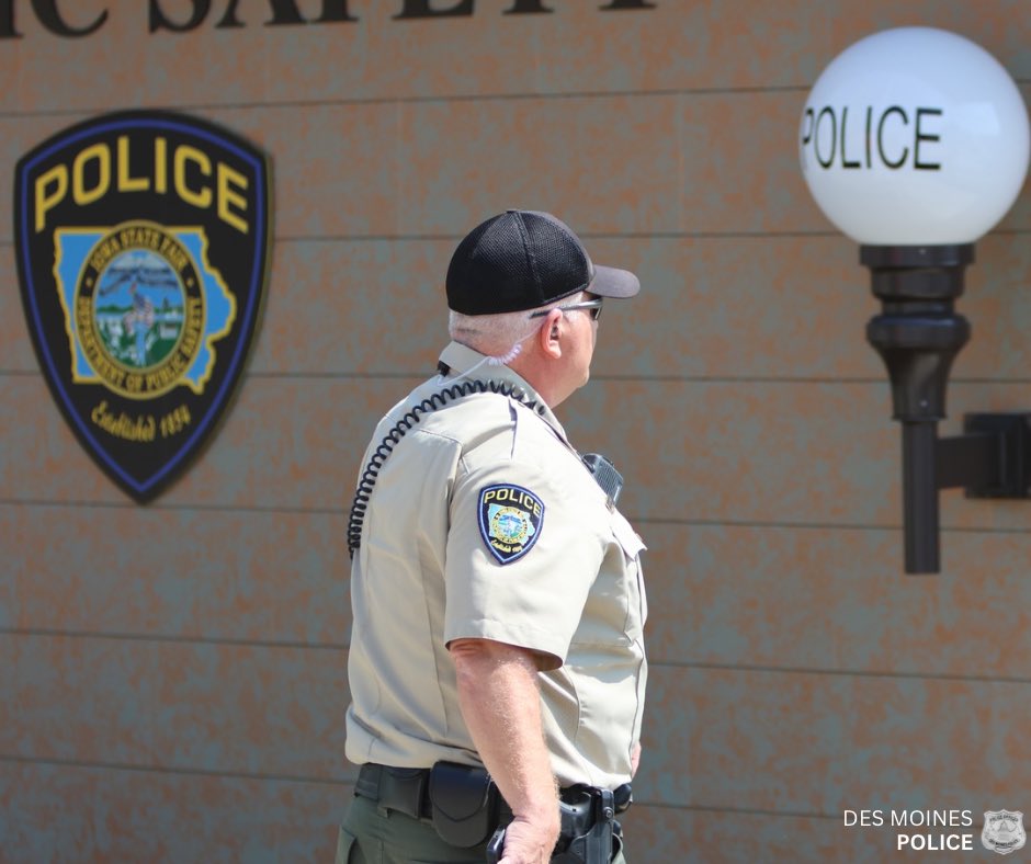 DMPolice's tweet image. The @IowaStateFair runs through August 18, and each day there are approximately 50 first responders on and immediately around the Fairgrounds, ready to assist you!

A short 🧵…

#iowastatefair #FairFever #HereForYou