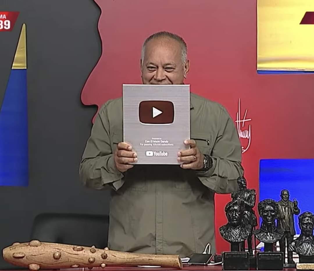 kb_ql22's tweet photo. Mi Capitán @dcabellor 1er Vicepresidente del @PartidoPSUV llevará hoy las actas ante el @TSJ_Venezuela dónde ratificaremos ante el máximo órgano de justicia el triunfo de nuestro Presidente Obrero @NicolasMaduro 

Amargad@s a tomar moringa parejo.

#HastaProntoX https://t.co/fH052tRy99
