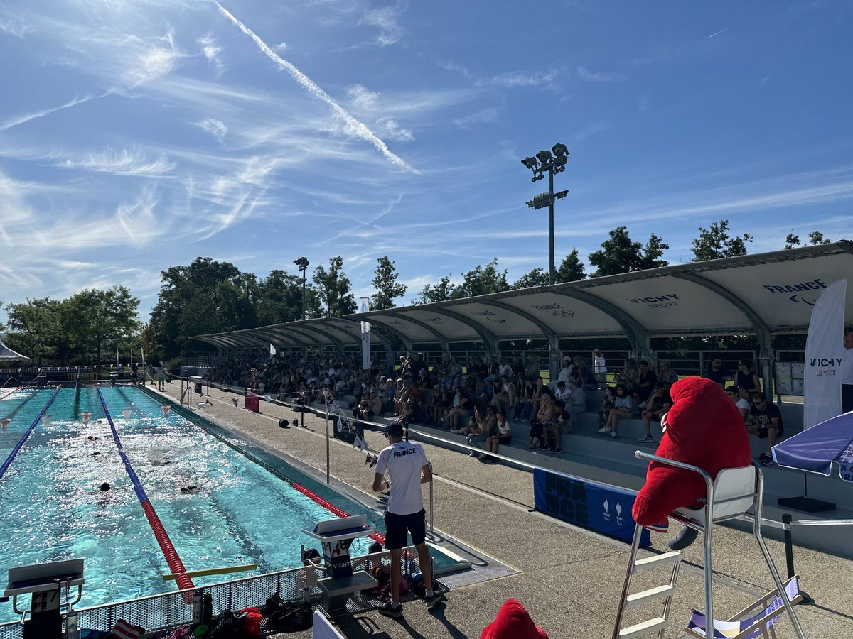 [#Paratriathlon] 🏊 Ce matin, ils étaient nombreux à assister à l'entraînement de l'équipe de France de para triathlon au Stade Aquatique de Vichy Communauté !
L'agglomération va continuer de vibrer tout l'été au rythme des Jeux de Paris 2024  🎉