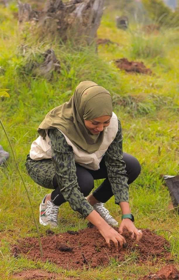 TeybaHassen's tweet photo. We launched the Climate Action pledge with H.E. DPM Ato Temesgen Tiruneh, gov officials, ambassadors, the UN & partners by planting 2K trees at Gulele Botanic Garden as part of the Green Legacy Initiative. This rainy season, we aim to plant 5 m seedlings in refugee-hosting areas! https://t.co/wxrmlz2Onx