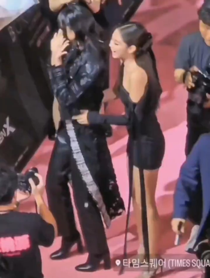 catmeowm555's tweet photo. JENLISAAAAAAAAAAAAAAAAAAAAAAAAAAAAAAAAAAAAAAAAAAA https://t.co/V1mday5PXC