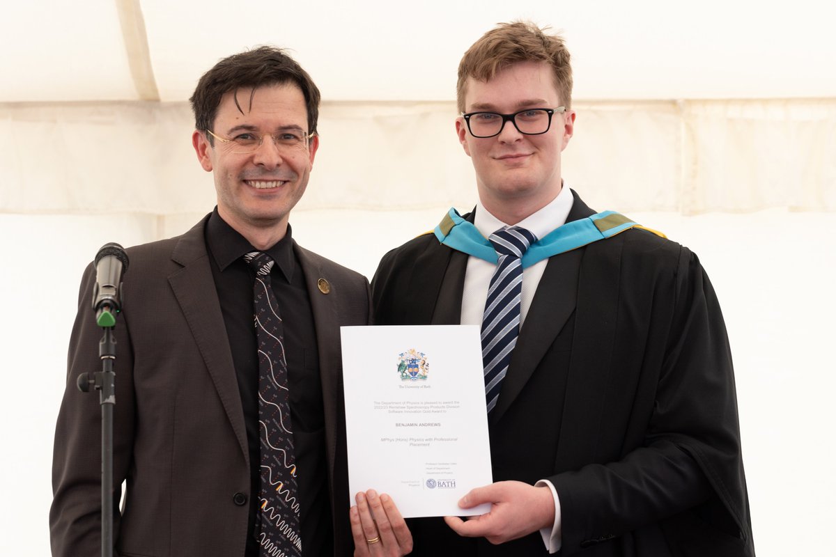 Big CONGRATULATIONS to all our Physics graduates! And well done to our Prize Winners! 😀👍