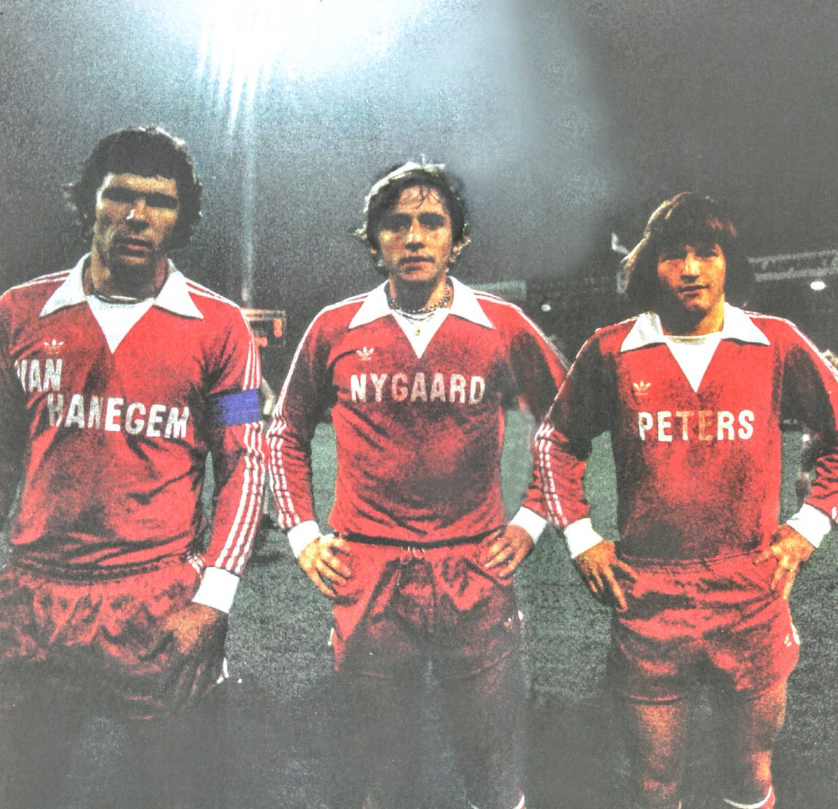 Snanne_'s tweet photo. @classicshirts The AZ Alkmaar jersey from the 1977-1978 season. What makes the shirt particularly unique are the players' last names displayed on the front of the jersey (started from the 74-75 season). True pioneers in Alkmaar. https://t.co/ClEVX59fxr