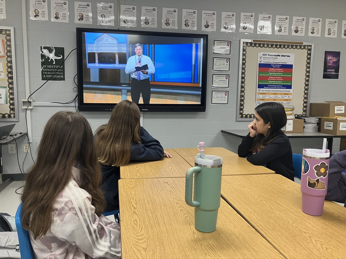 fssdfismedia's tweet photo. We are beginning our school year by building connections based on @kaaauthor book Wishtree! #BulldogBEST #FSSDreads #connect https://t.co/aheJKvMbSE