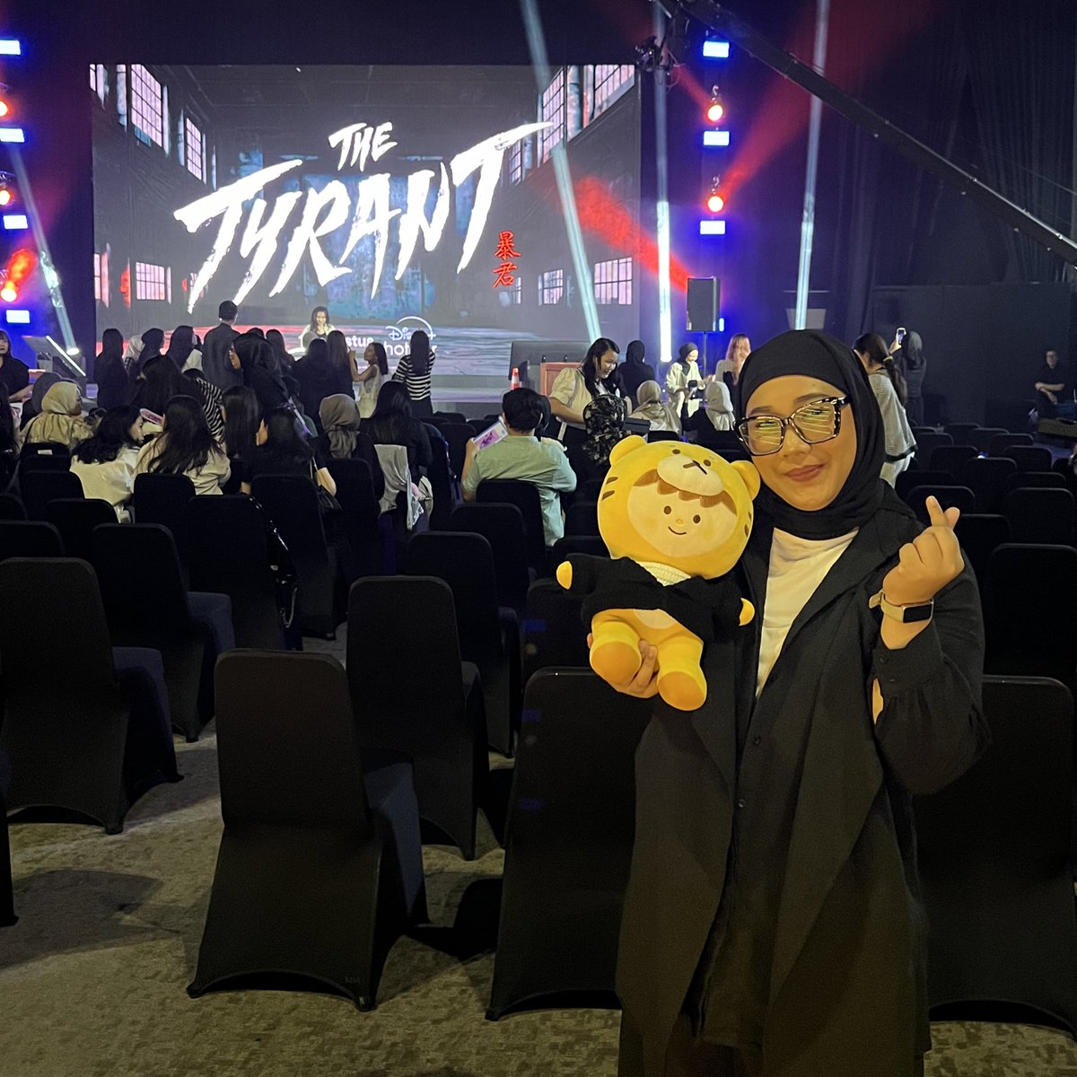 byndi_'s tweet photo. So happy and so grateful! 🩵✨🫶🏻

Karena Seonhorangi ngikutin DC, aku jadi dinotice om @indraherlambang ! 🤣
#TheTyrant fightinggg!! 🔥🫶🏻

Dan tak lupa, thank you @DisneyPlusID udah bikin acara sekeren inii!! 🔥🔥🔥

#폭군 #virtualFanMeeting #TheTyrant https://t.co/xdcstUJvQr