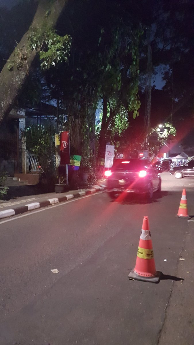 Bulan Kemerdekaan terang benderang.