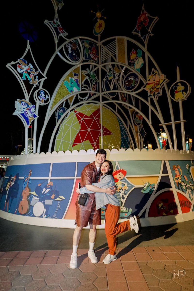 JulieverShots's tweet photo. 📍Disneyland California 

#JulieAnneSanJose l @MyJaps
#RayverCruz l @RAYVERCRUZ20 https://t.co/RnXVzcouBW