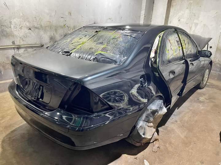 kenyi_ali's tweet photo. FULL BODY SPRAYING ON BENZ OUR SERVICE'S CAR POLISHING SANDING PENAL BEATING TICUT COLOR MIXING CAR PAINT SALE SERVICING CERAMIC COATING CALL DM OR WTSP (0706923844) https://t.co/hTuWG7Tpmg