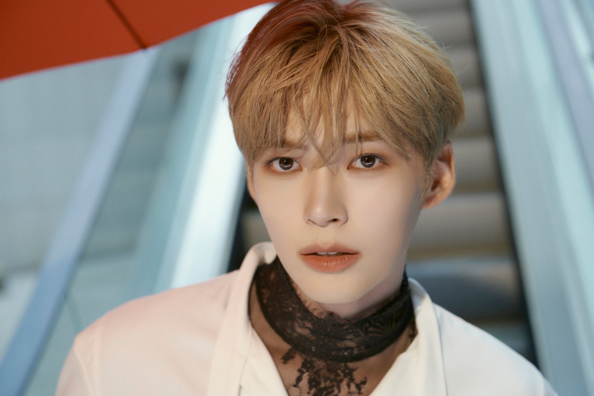 注目の!韓国ブランド【xenoreport】BAD BITXHES フーディー ktown4u.com : Singles 2023.08 Type B (Cover : SUNG HAN BIN