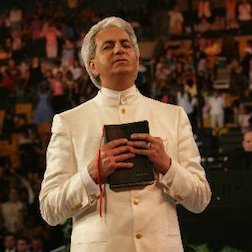 GnomonChronicl1's tweet photo. #WhoWouldWinInAFight
Benny Hinn? or Benny Hill? https://t.co/uuziUzvO7W