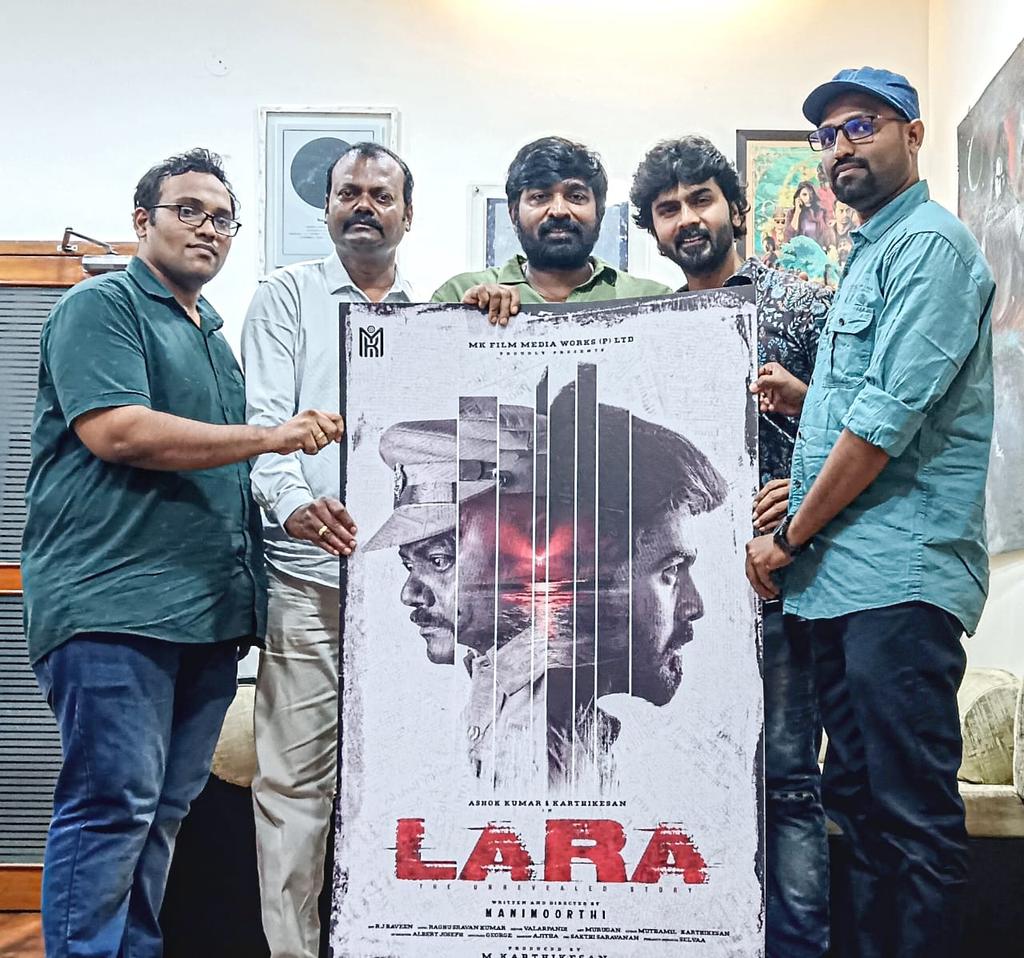 filmistreet's tweet photo. . @VijaySethuOffl Unveils The First Look of Lara.
#LaraFirstLook
@Manimoorthi_dir
@KarthikesanMK
@ashokactor
@mraghusk
@s_venmathi
@varshinivenkat
@ecogreenunits
@dhilipkumarredy
@espradeep
@PROSakthiSaran https://t.co/CQt5PlXZHM