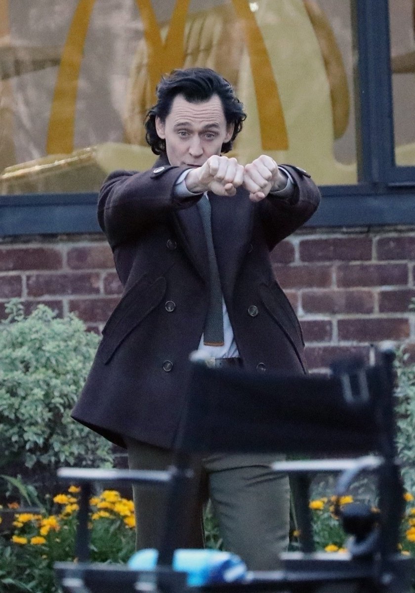 HiddlesDoctor's tweet photo. #Lokiday 💚 https://t.co/Q05t2slL0k