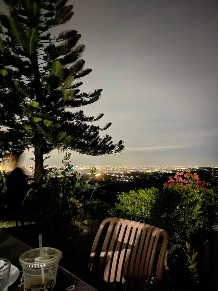 clauderidge's tweet image. ✮ : night rendezvous with momma to tagaytay.  💙