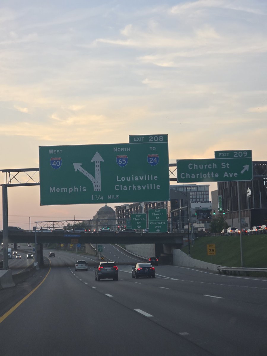 SquadBlitzApp's tweet photo. If you're faced with this decision on draft day to pick between Memphis and Louisville. Veer to the left. 
#MemphisFootball 
#LouisvilleFootball 
#DraftTeamsNotPlayers https://t.co/5ZzLHEv8iE