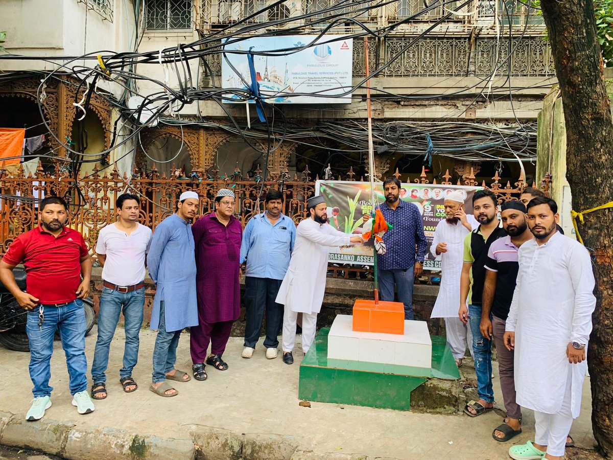 IYCWestBengal's tweet photo. জাতীয় যুব কংগ্রেসের প্রতিষ্ঠা দিবস পালন।

📍বড়বাজার, কলকাতা
#IYCFoundationDay https://t.co/siHNwLqGDL