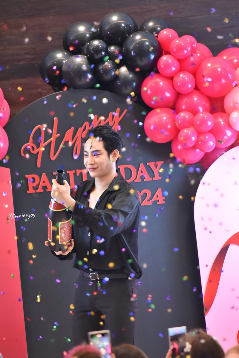 winnienjoy's tweet photo. 🎂 HBD 🎂 นะคะ  พี่เป๊ก ยังอยู่ตรงนี้เสมอเลย ขอให้เป็นอีกปีที่มีความสุข ขอให้มีสุขภาพร่างกายที่ดี ก้าวหน้าในทุกด้าน 🎉

🦋 LOVE YOU TO THE MOON AND BACK 🦋

HBD PECK PALITCHOKE
@peckpalit 
#เป๊กผลิตโชค
#PeckPalitchoke 
#palitgallery #PPLByEnjoy
#HAPPYPALITDAY2024 https://t.co/jgXObTR1m8