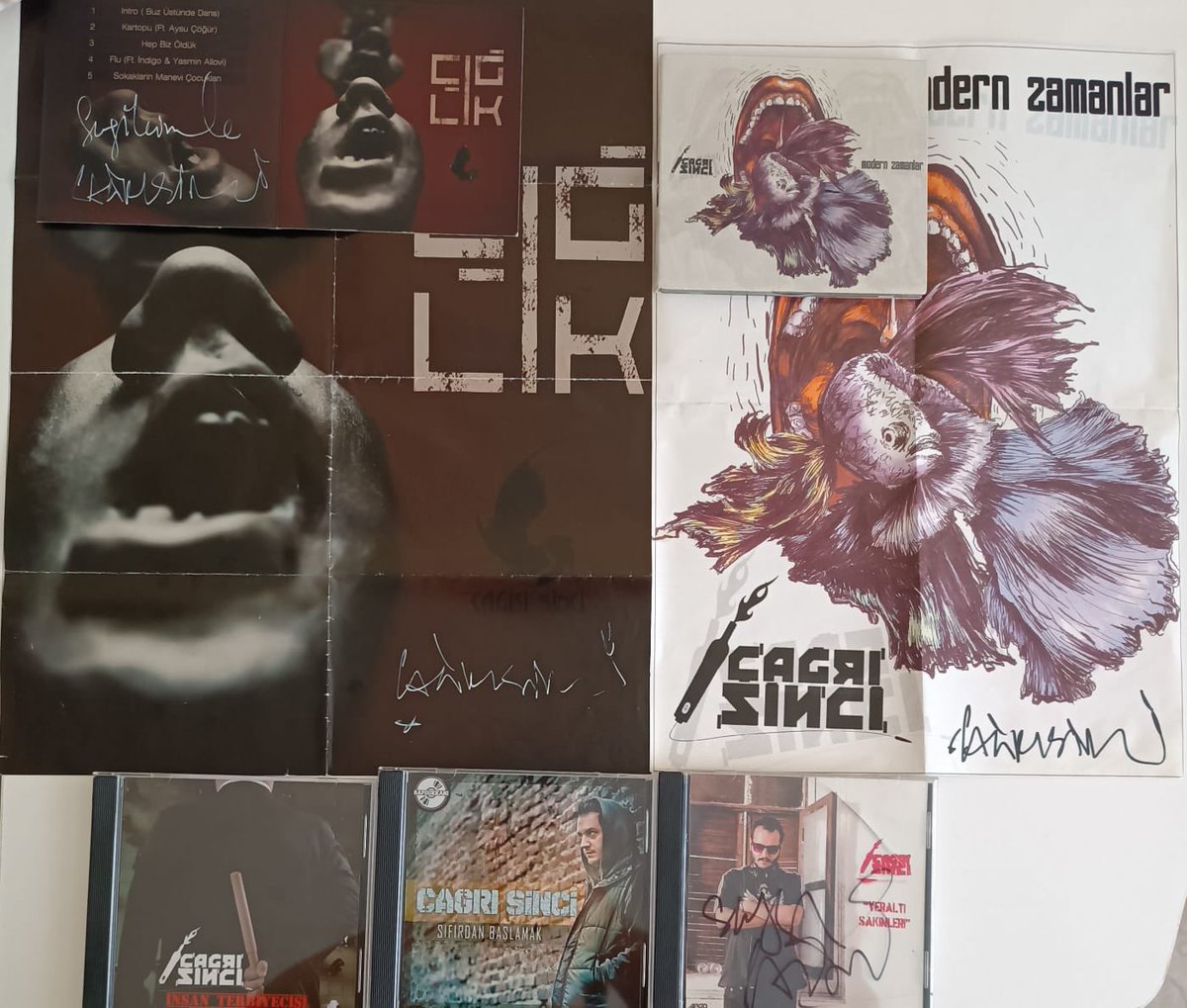 <a href="/cagrisinci/">Çağrı Sinci</a> Çağrı abim yeni albümleri de cd formatında üretsen de koleksiyonumza renk katsak keşke basılı olanlar eksiksiz mevcut yenilerini bekliyoruz 😊