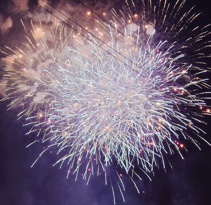 年に一度くらい花火見るのも良いものだな 